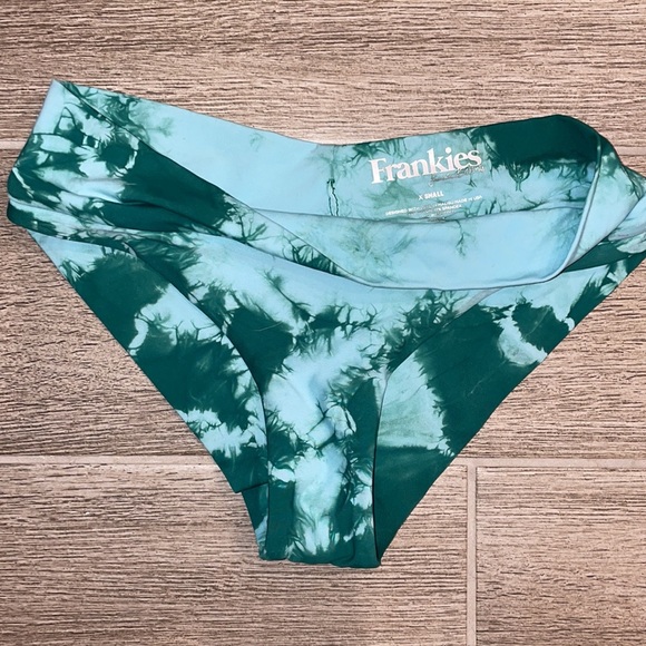 Frankies Bikinis x FP - green tie dye -  SM & XS - Picture 7 of 10